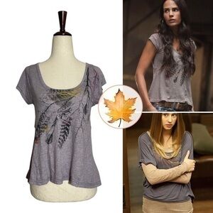 Rare • Cap Sleeve Trapeze Hem Feather Graphic Tee XS ASO Mia Toretto Fast Five